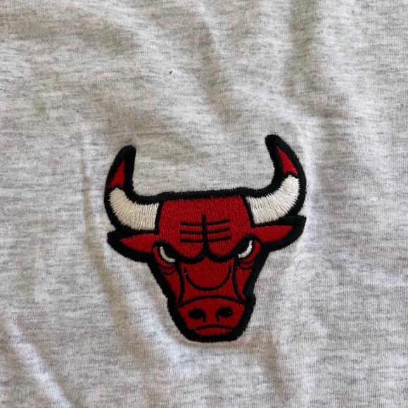 Vintage single stitch Chicago Bulls embroidered tee - Picture 2 of 5